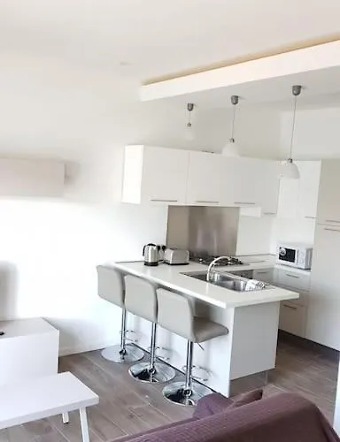 New 1 Bedroom Seafront In 2 *